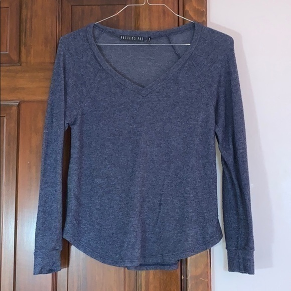 Vneck sweater size small - Picture 1 of 2